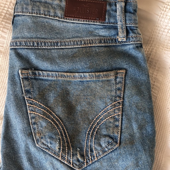 Hollister High Rise Distressed Denim Jeans - Picture 10 of 10